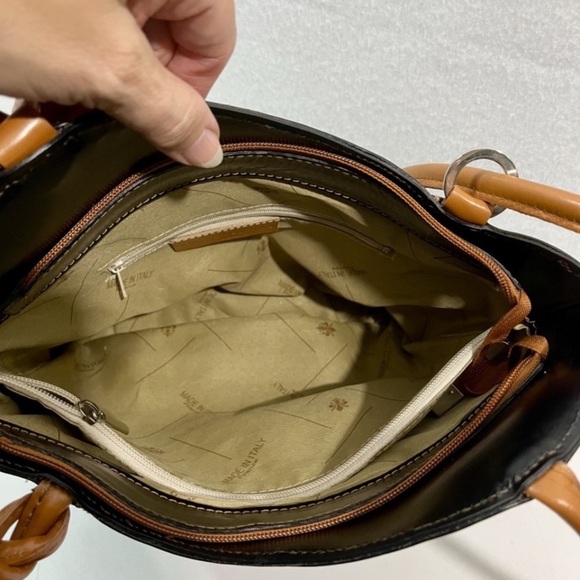 Florence Leather Cloe Leather convertible bag.Black and Tan Leather Shoulder Bag - Picture 10 of 12